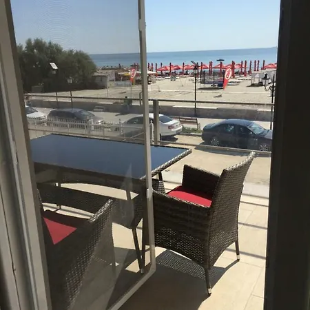 Briza Pe Promenada Navodari